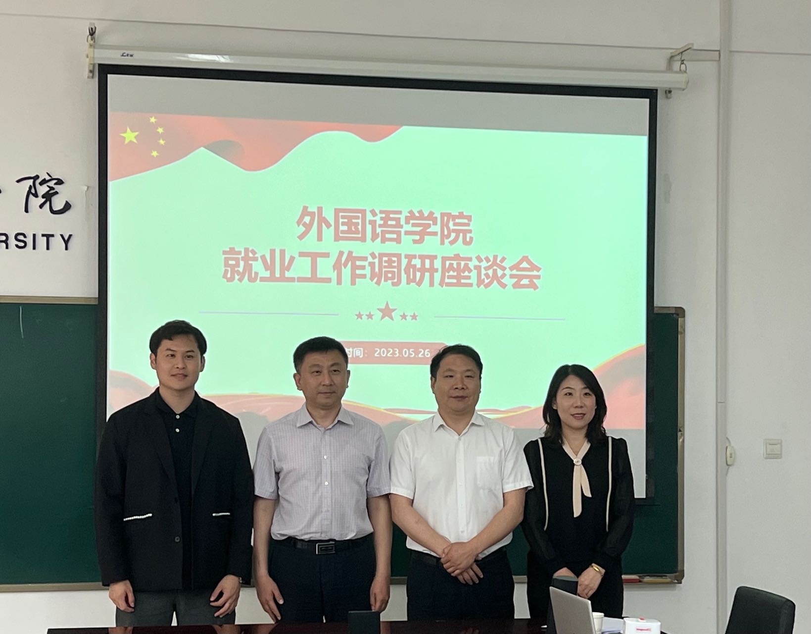 Colaboramos con universidades locales para fomentar el desarrollo del talento y abordar el empleo de graduados Colaboramos con universidades locales para fomentar el desarrollo del talento y abordar el empleo de graduados