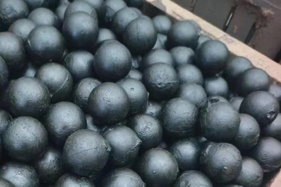 كرة طحن مصبوبة