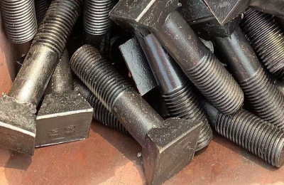 Pernos de revestimiento